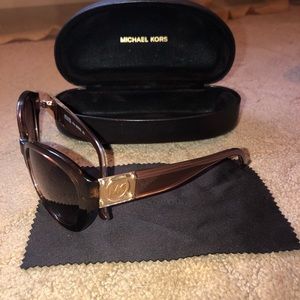 Micheal kors sunglasses never worn